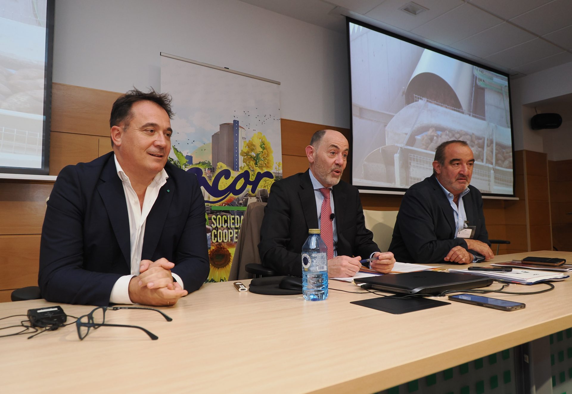 De-izq-a-drcha-Jose-Luis-Dominguez-Jesus-Posadas-y-Ramon-Bocos-director-general-presidente-y-secretario-de-ACOR.